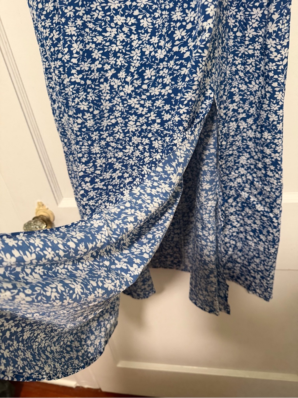 Blue and White Floral Printed Puff Sleeve, Slit Maxi Dress Women’s Medium - Picture 8 of 8
